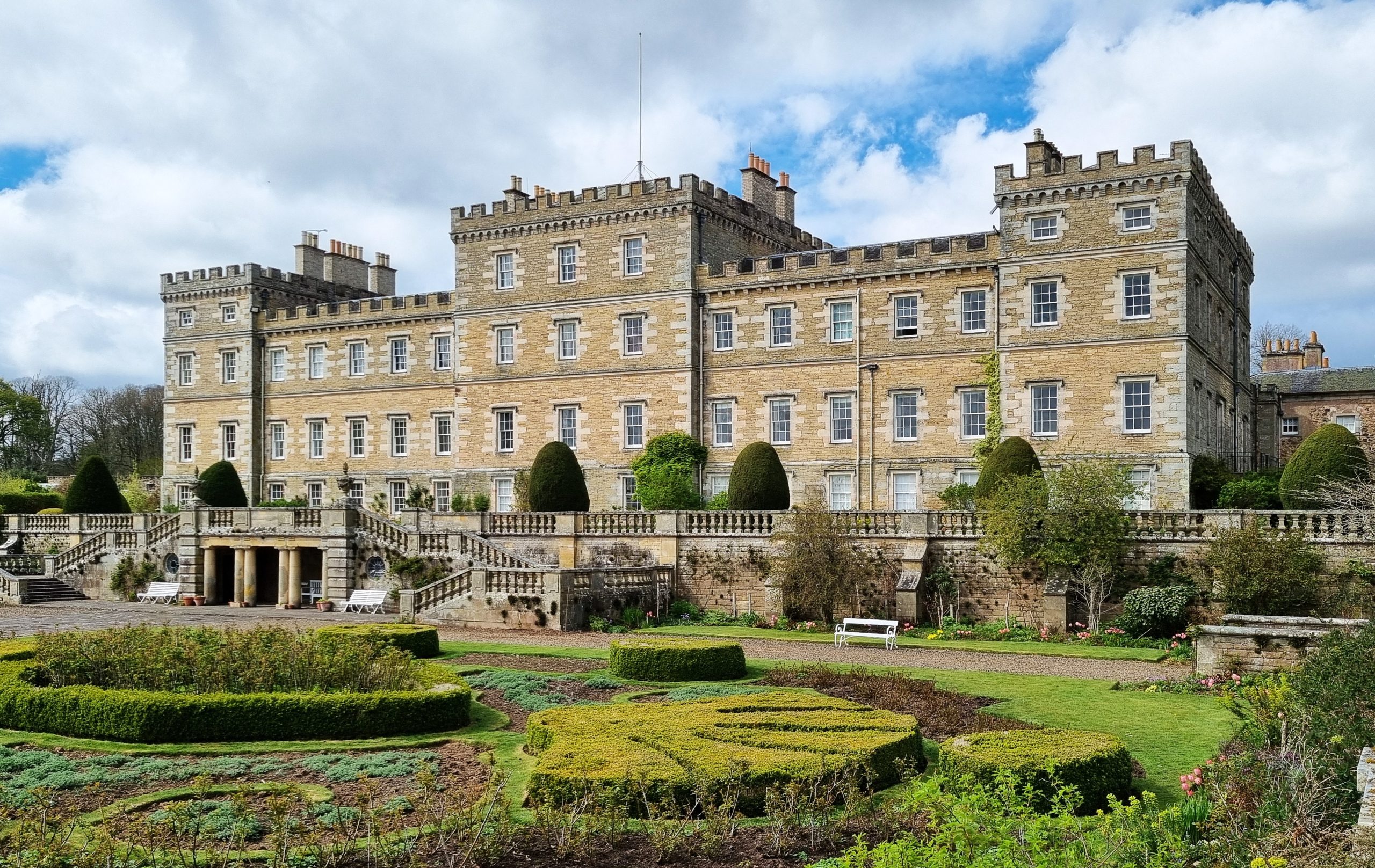 Mellerstain_House,_Scottish_Borders,_South_Front